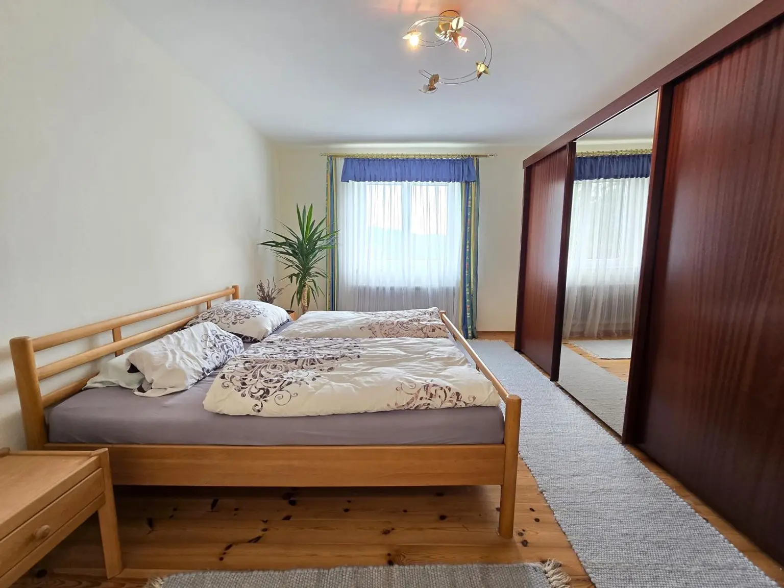 Schlafzimmer im KG