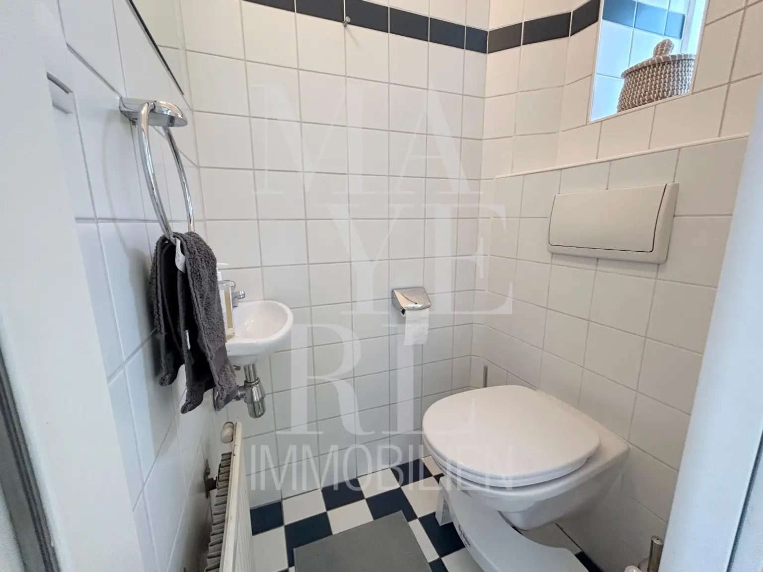 komplett möblierte Altbauwohnung mit Blick aufs Belvedere
