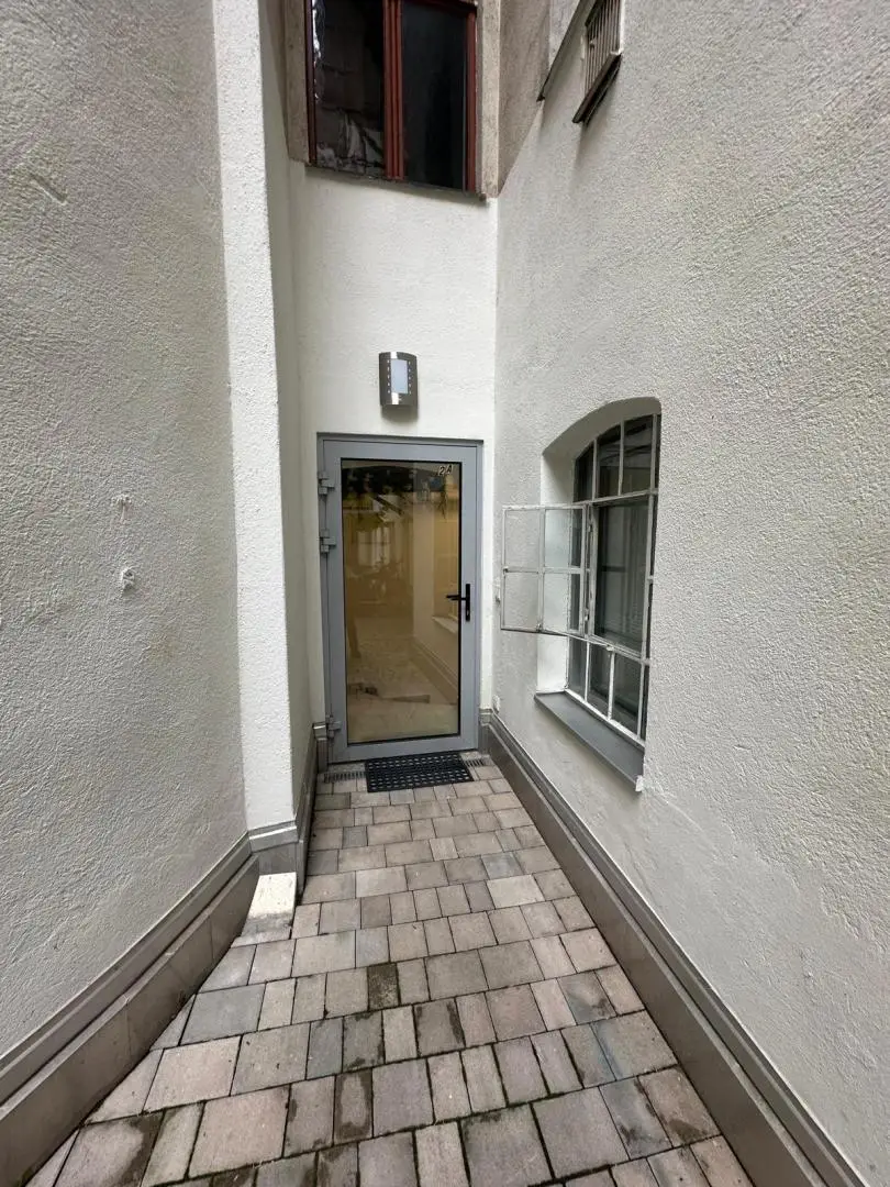 UG Eingang vom Innenhof