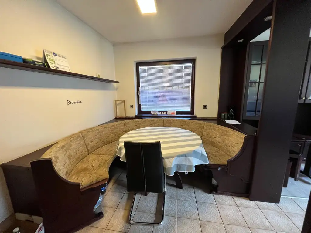 Familienfreundliches Ein- oder Zweifamilienwohnhaus mit 2 Wohneinheiten!