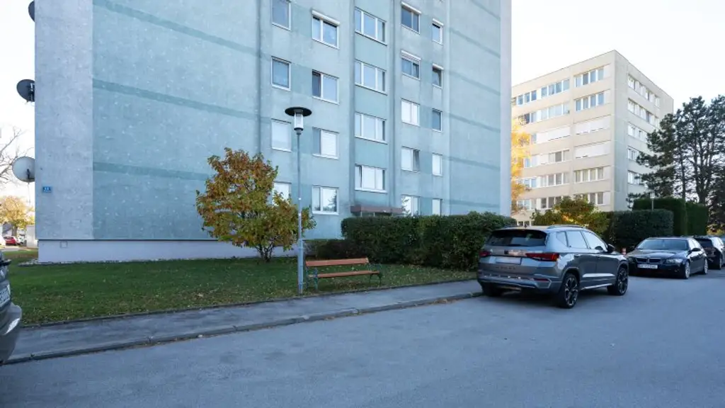 Renovierungsbedürftige 3-Zimmer-Wohnung mit Loggia in Leopoldsdorf – Ihr neues Zuhause!