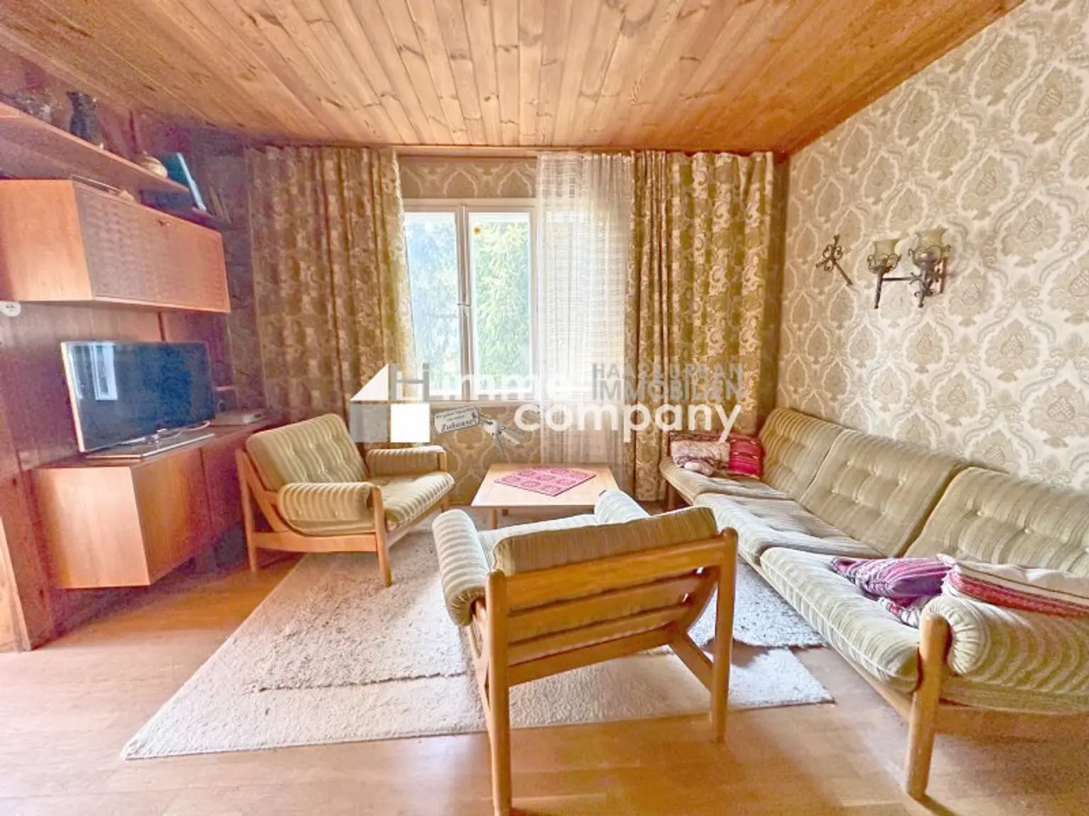 Renovierungsbedürftiges Landhaus mit Pool , Grundfläche 1.594 m² Renovierung und Schönheitsreparaturen sind erforderlich, dennoch sofort beziehbar!