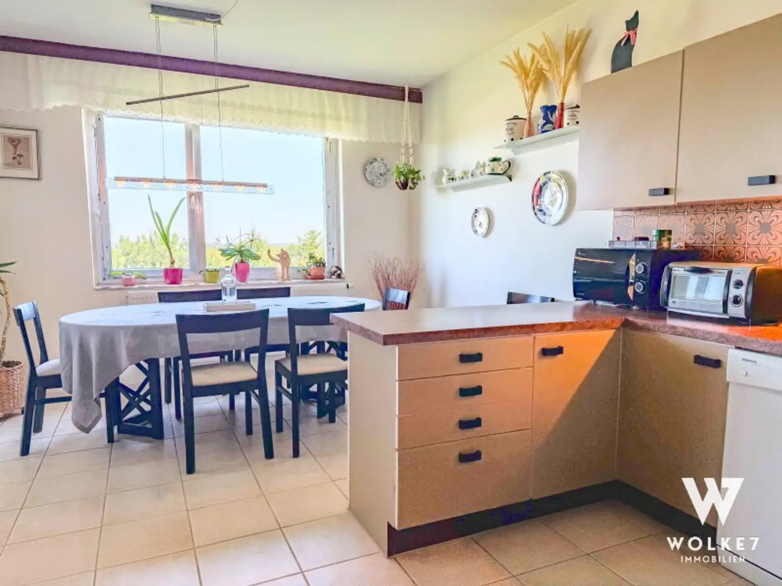 Wohnen mit Weitblick: Großzügige Ruheoase mit überdachtem Balkon und 5 Zimmer I Nähe HLW Biedermannsdorf und Jubiläumshalle Biedermannsdorf