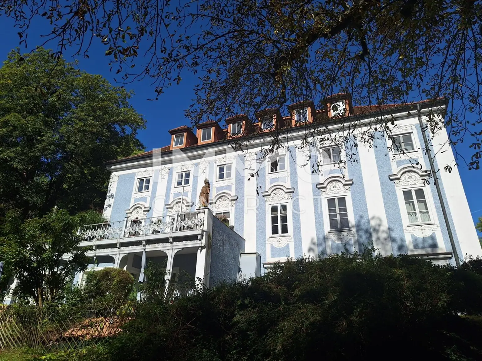Schlossherr:in gesucht - elegante Schlosswohnung mit Turmzimmer zu verkaufen!