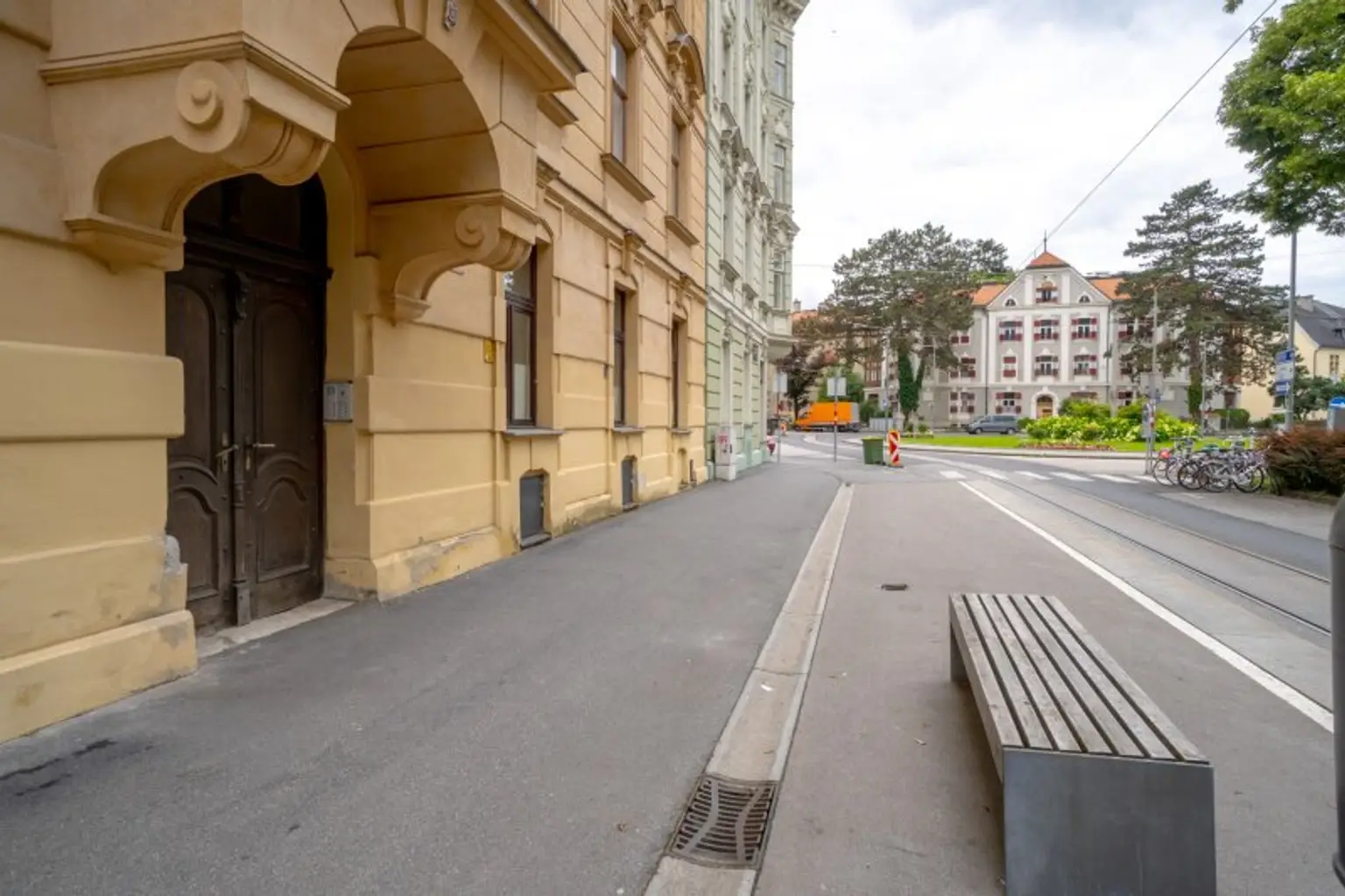 Sanierungsbedürftige 2-Zimmer-Wohnung in Saggen mit Entwicklungspotenzial