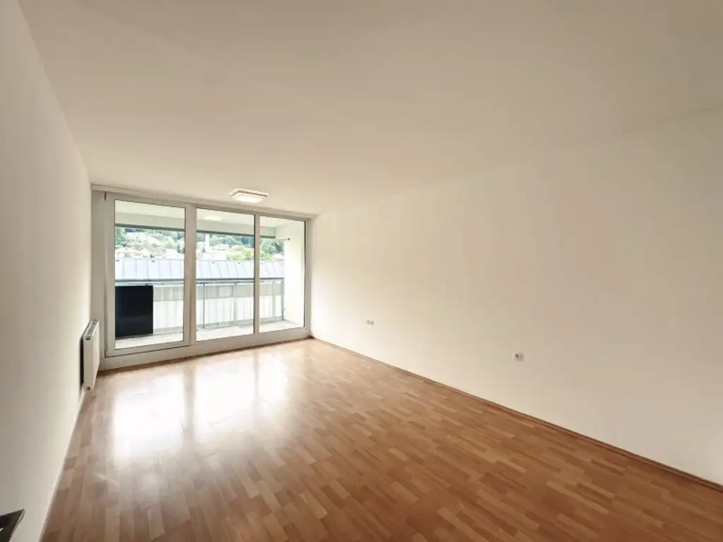 NEU! Preisgünstige 1-Zimmerwohnung mit Loggia nahe Wien zu vermieten! Tiefgaragenstellplätze verfügbar!