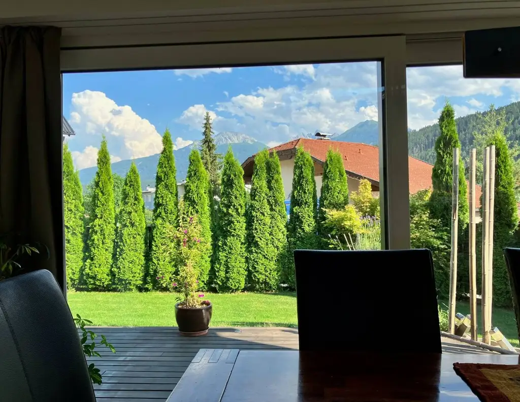 Wohnen auf höchstem Niveau westlich von Innsbruck - sanierter Bungalow mit Pool, Infrarot, Garten und Privatsphäre