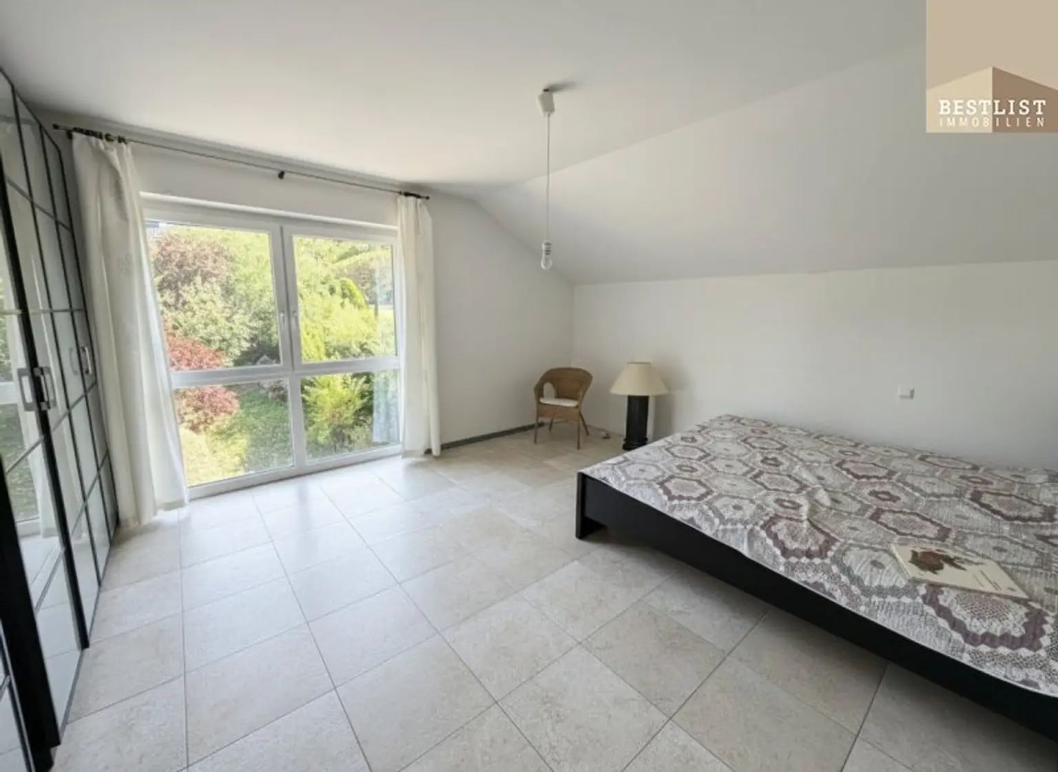 Moderne Eleganz trifft Naturidylle – energieeffizientes Einfamilienhaus mit großzügiger Terrasse in der Hinterbrühl