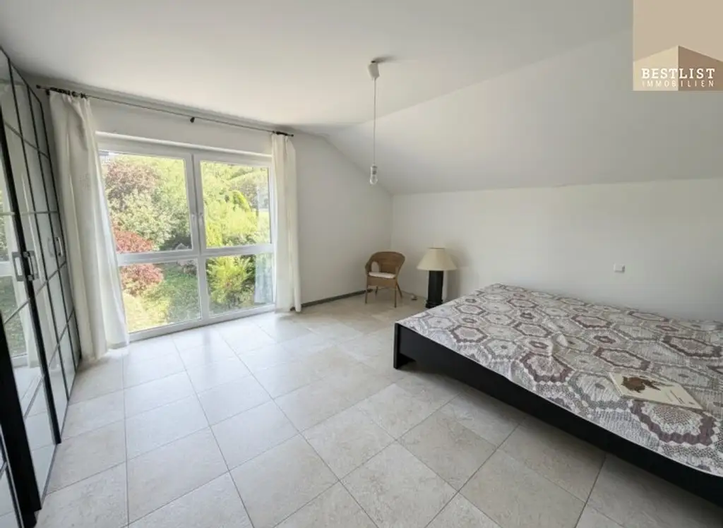 Moderne Eleganz trifft Naturidylle – energieeffizientes Einfamilienhaus mit großzügiger Terrasse in der Hinterbrühl