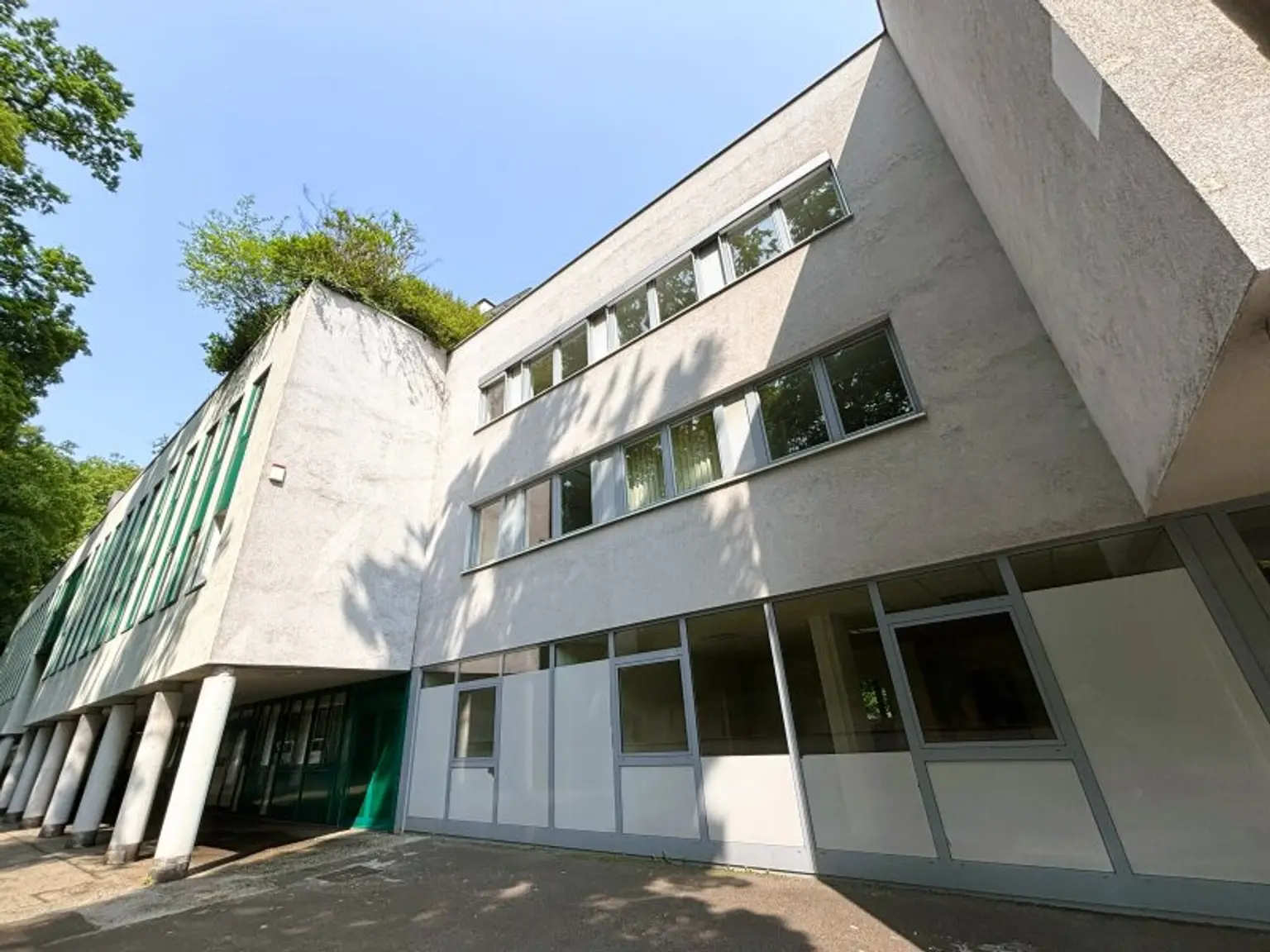 Erdgeschossfläche in verkehrstechnisch idealer Lage! Ideal für Bürogemeinschaft/Praxis/Start-Up!