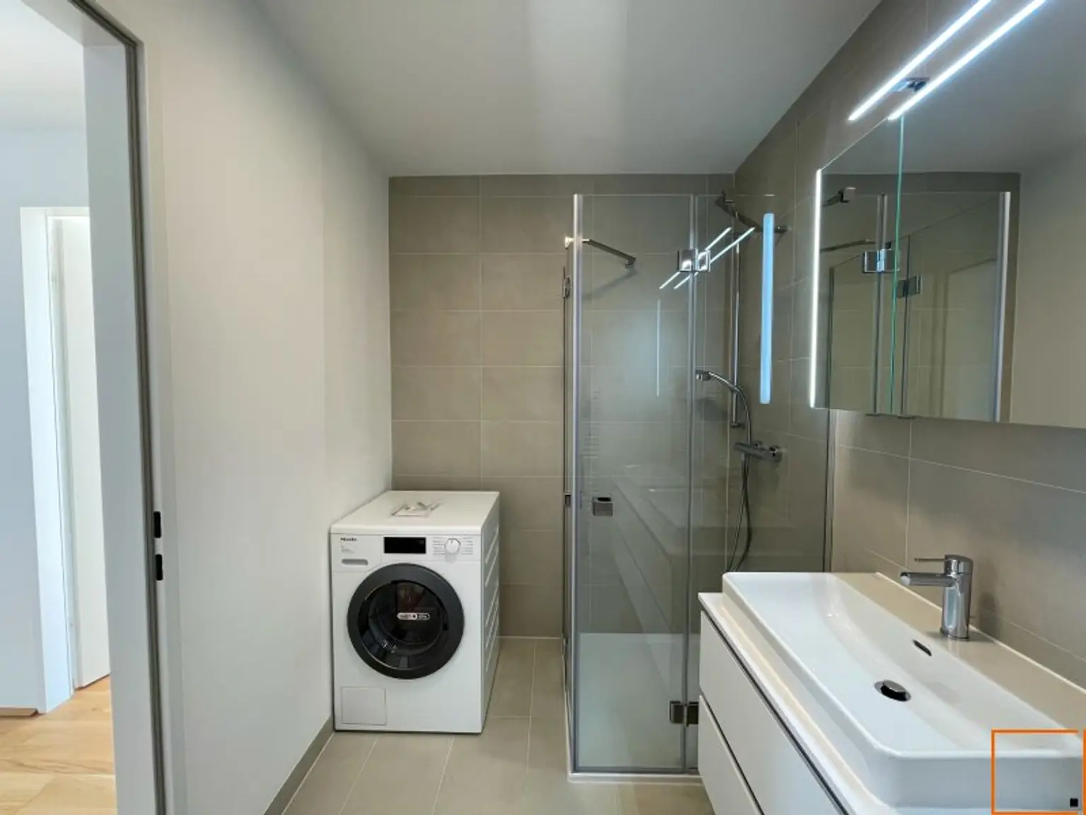 Das Badezimmer aus einer zweiten Perspektive