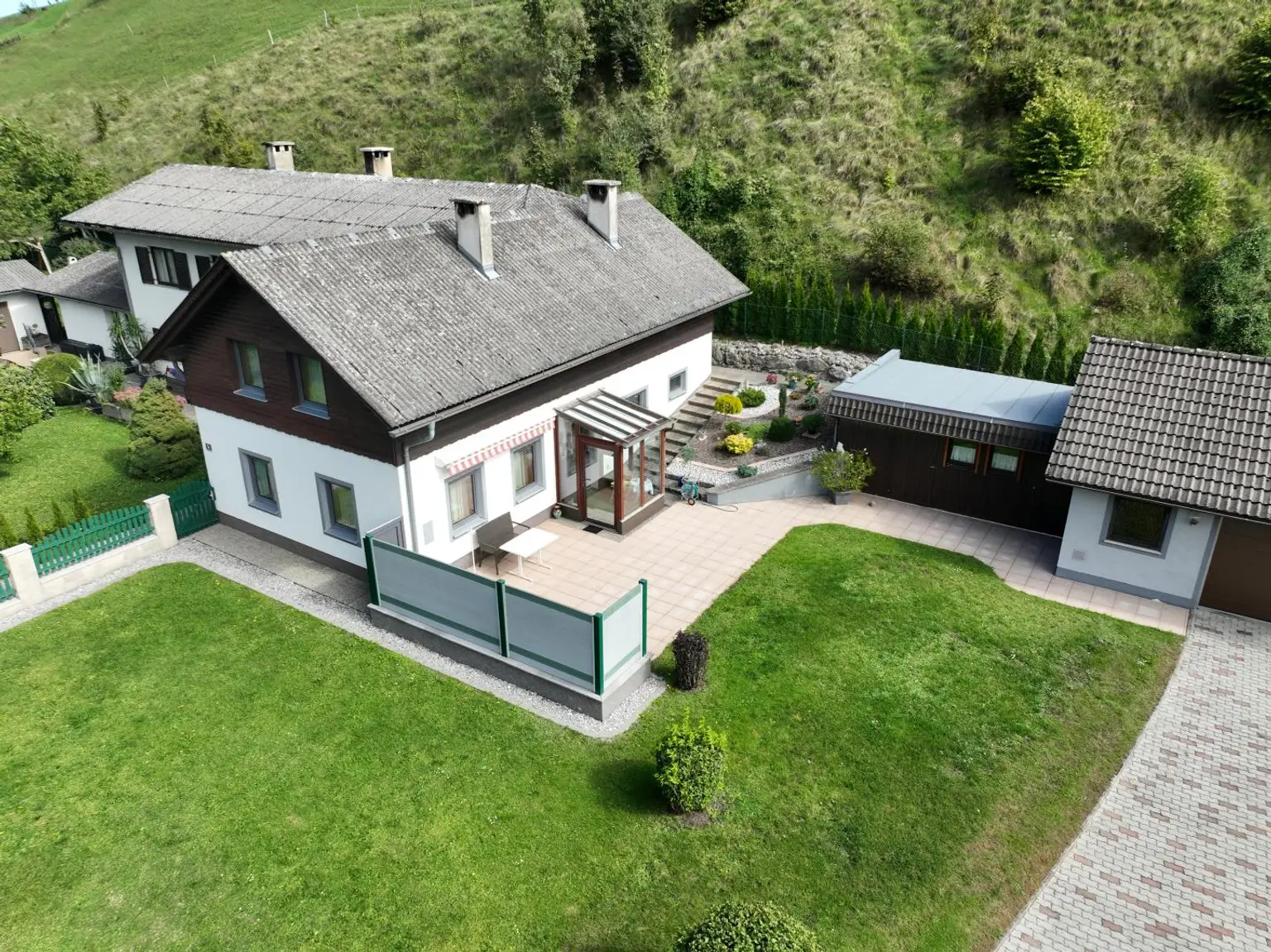 Haus mit großem Grundstück