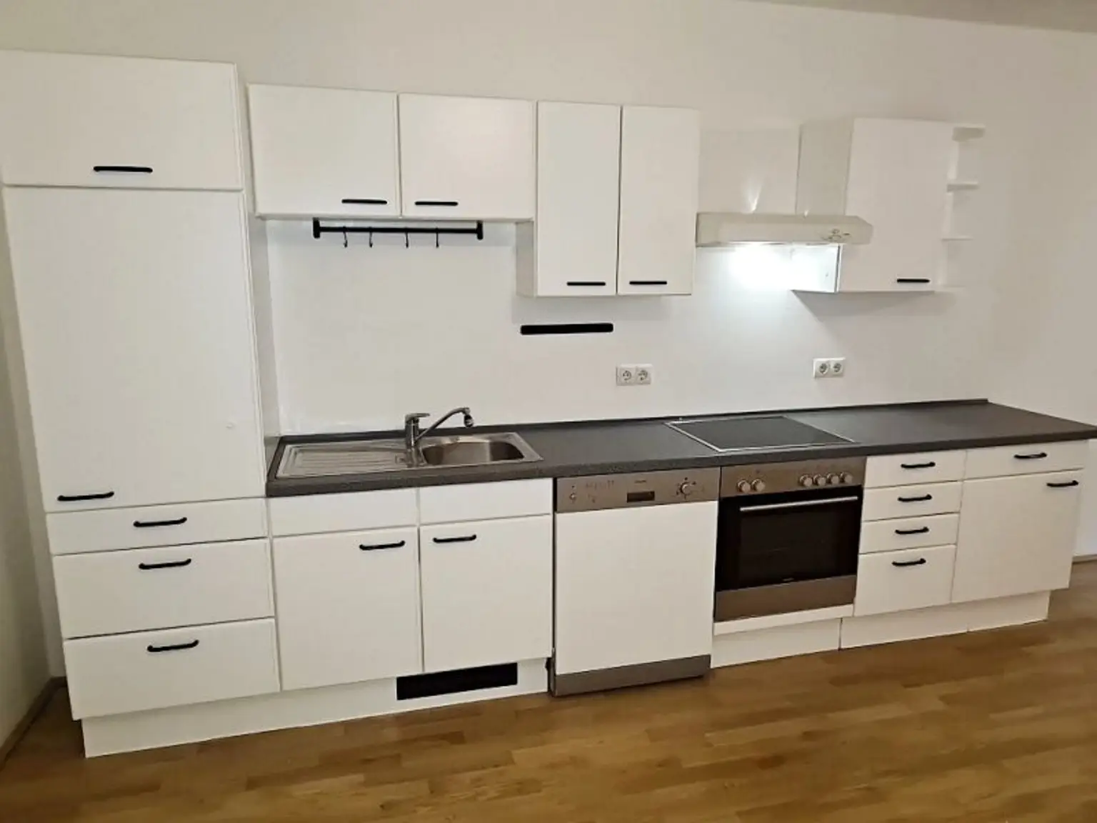 LORYSTRASSE, U3-Nähe, 61 m2 Neubau mit 80 m2 Terrasse, Wohnküche, 1 Zimmer, Duschbad, Parketten, 1. Liftstock