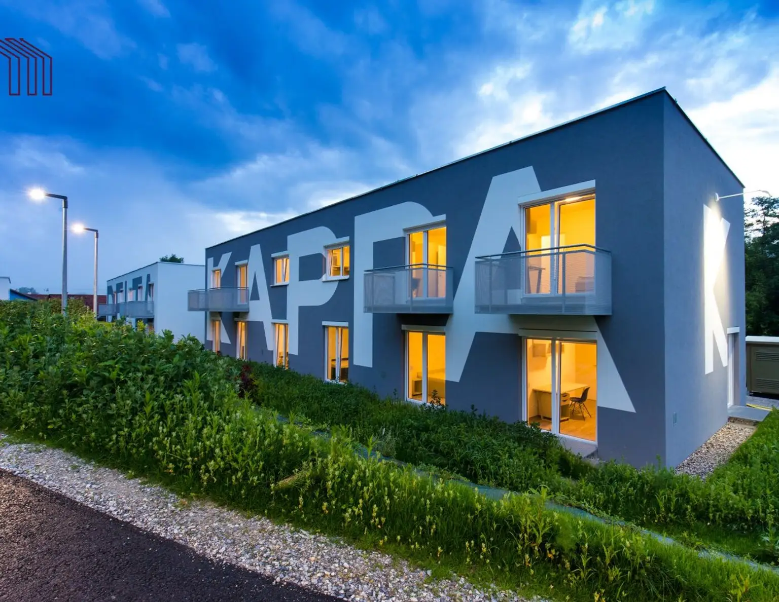 FERNBLICK: Geräumige 4-Zimmer-Wohnung mit mehreren Balkonen, Panoramablick und wunderschönem Allgemeingarten