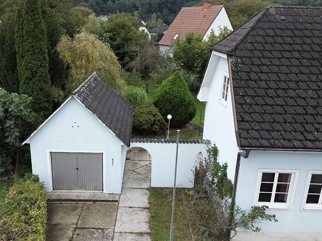 Bürgerliches Einfamilienhaus mit viel Platz, liebenswerten Garten und tollem Ausblick!