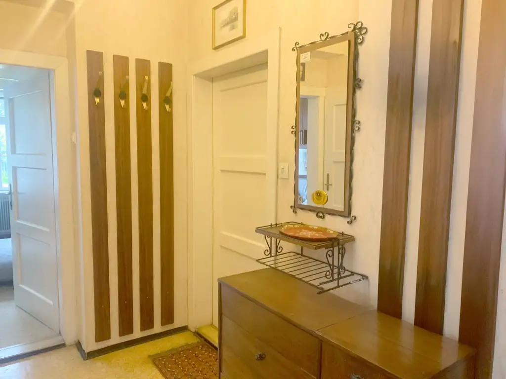 Gediegene Stadtvilla in gutem Originalzustand mit schönem Garten