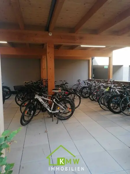 Lichtdurchflutete, moderne 2 Zimmer Wohnung mit Terrasse und 2 Tiefgaragenplätze