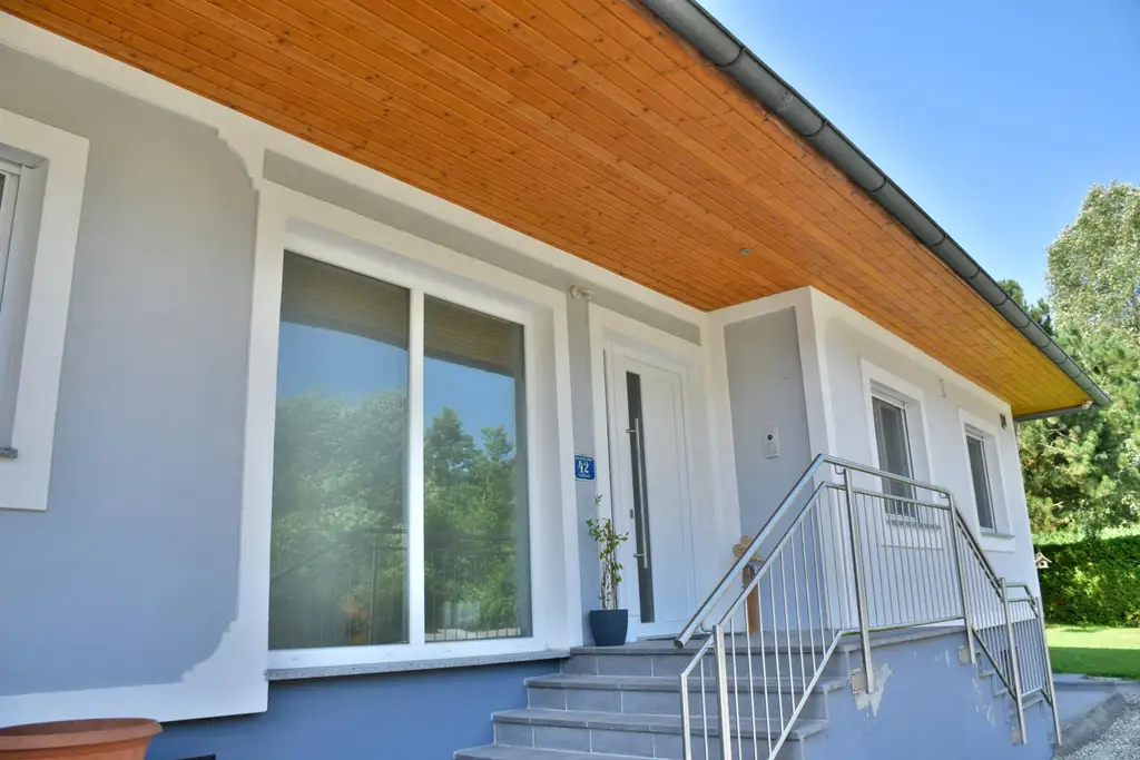 Vollunterkellerter Bungalow mit großem sonnigen Grundstück