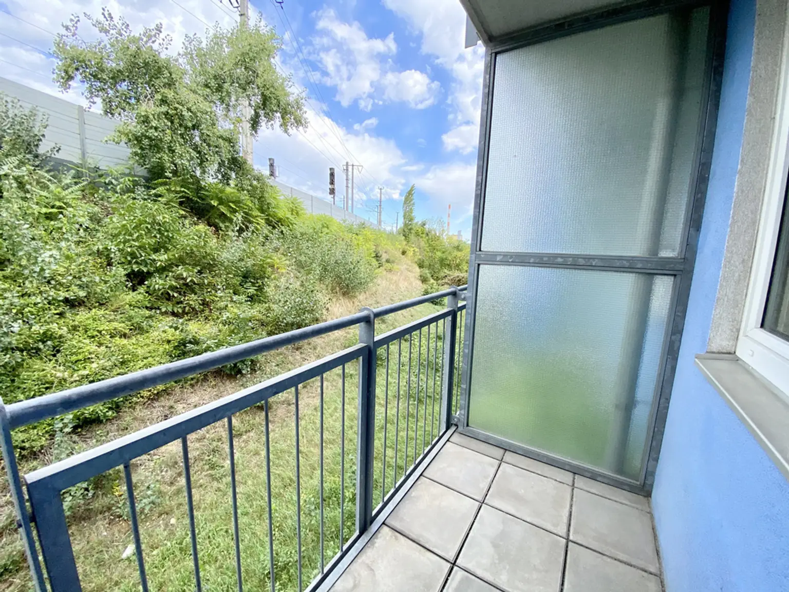 LOGGIATRAUM | HELLE SINGLE-WOHNUNG | U-BAHN NÄHE | FERNWÄRME