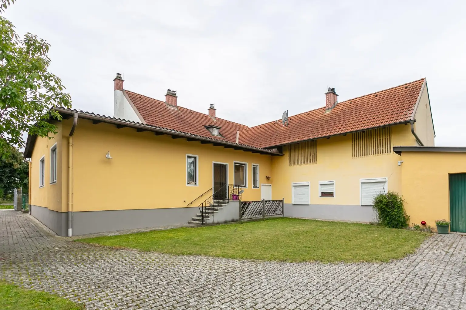 CHARMANTES WOHNHAUS MIT GARTEN UND POOL IN MAUTERN