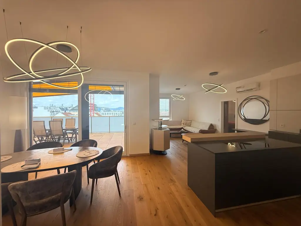 Luxus Penthouse mit Outdoor-Jacuzzi wird komplett möbliert vermietet // Luxury penthouse with outdoor Jacuzzi available for rent, fully furnished //