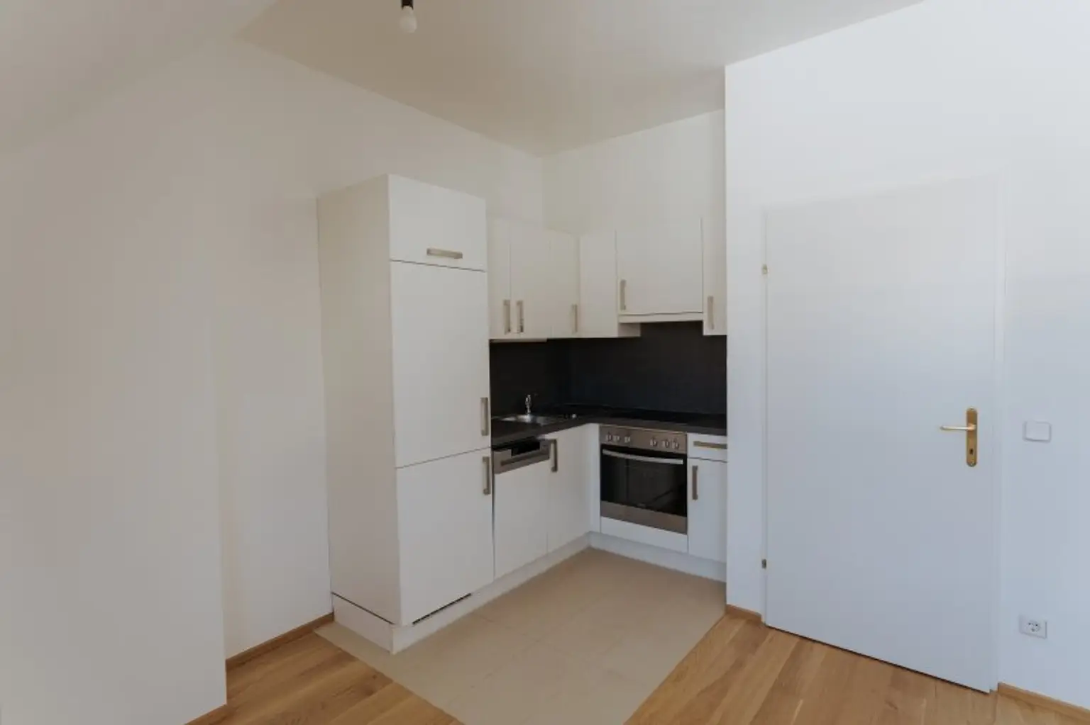 Schöne klimatisierte 3 Zimmer Maisonettewohnung im Dachgeschoß