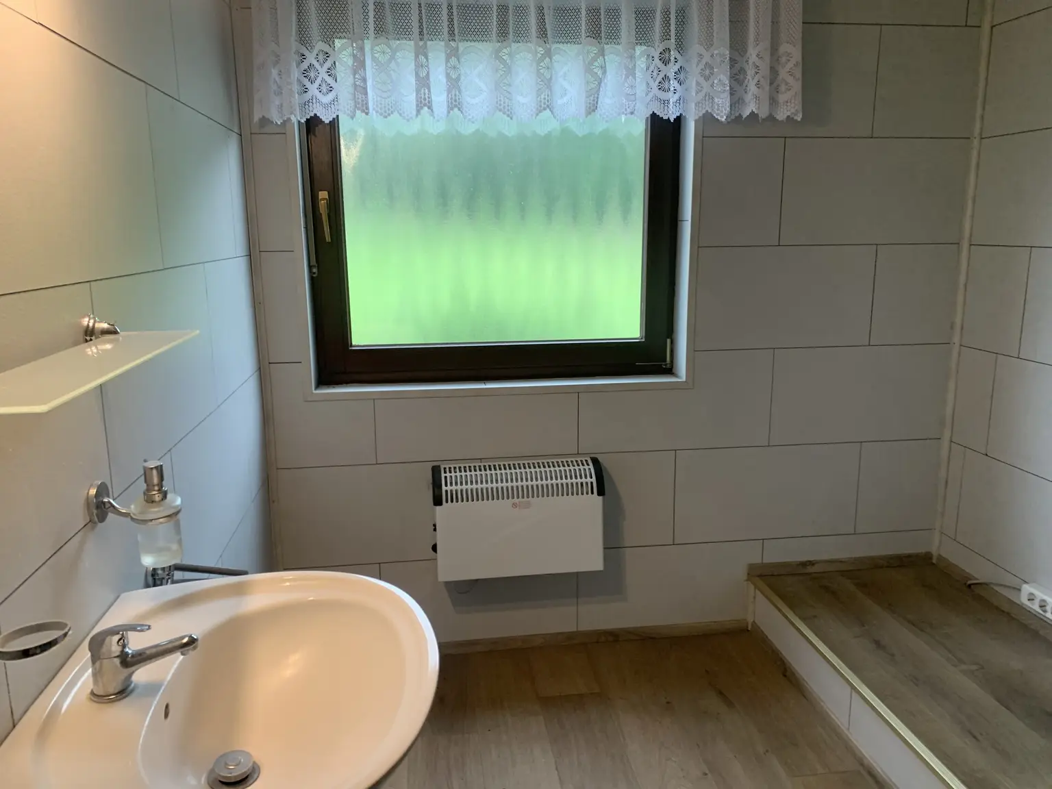 Badezimmer mit Waschmaschinenanschluss