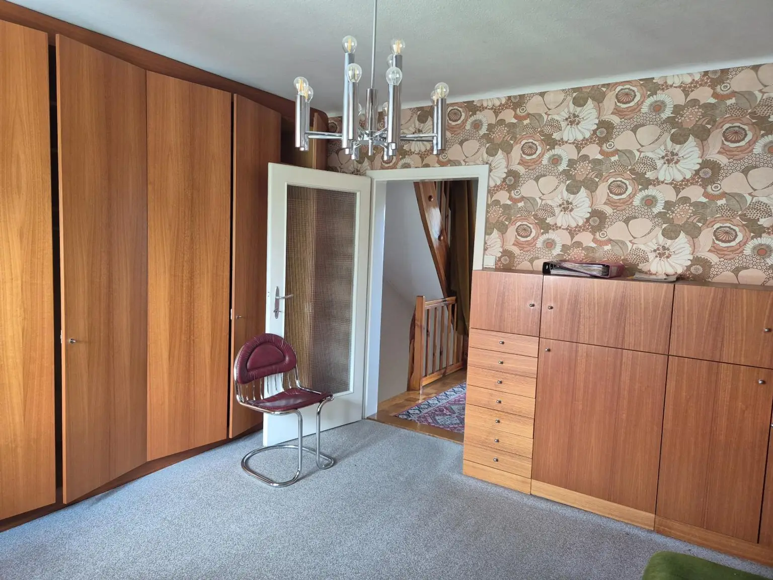 Renovierungsbedürftiges Mittelreihenhaus