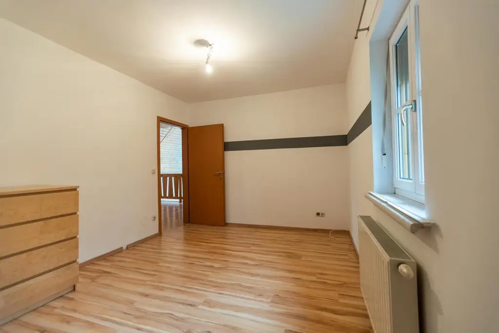 Wunderschönes Haus mit großer Hobbywerkstatt und großem Hofplatz - Ruhelage!