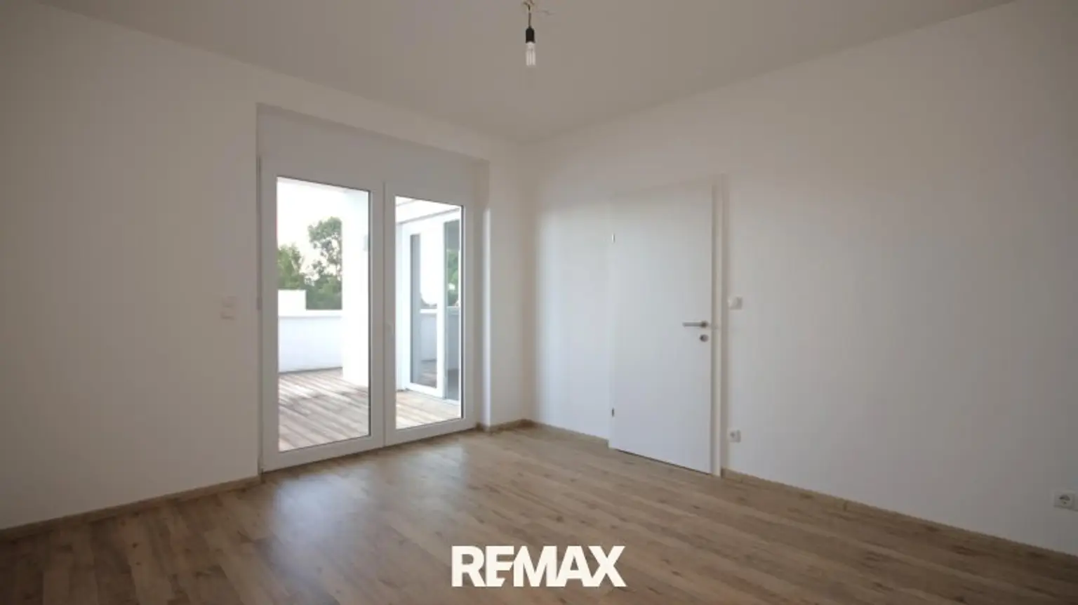 Zimmer mit Ausgang zur Terrasse