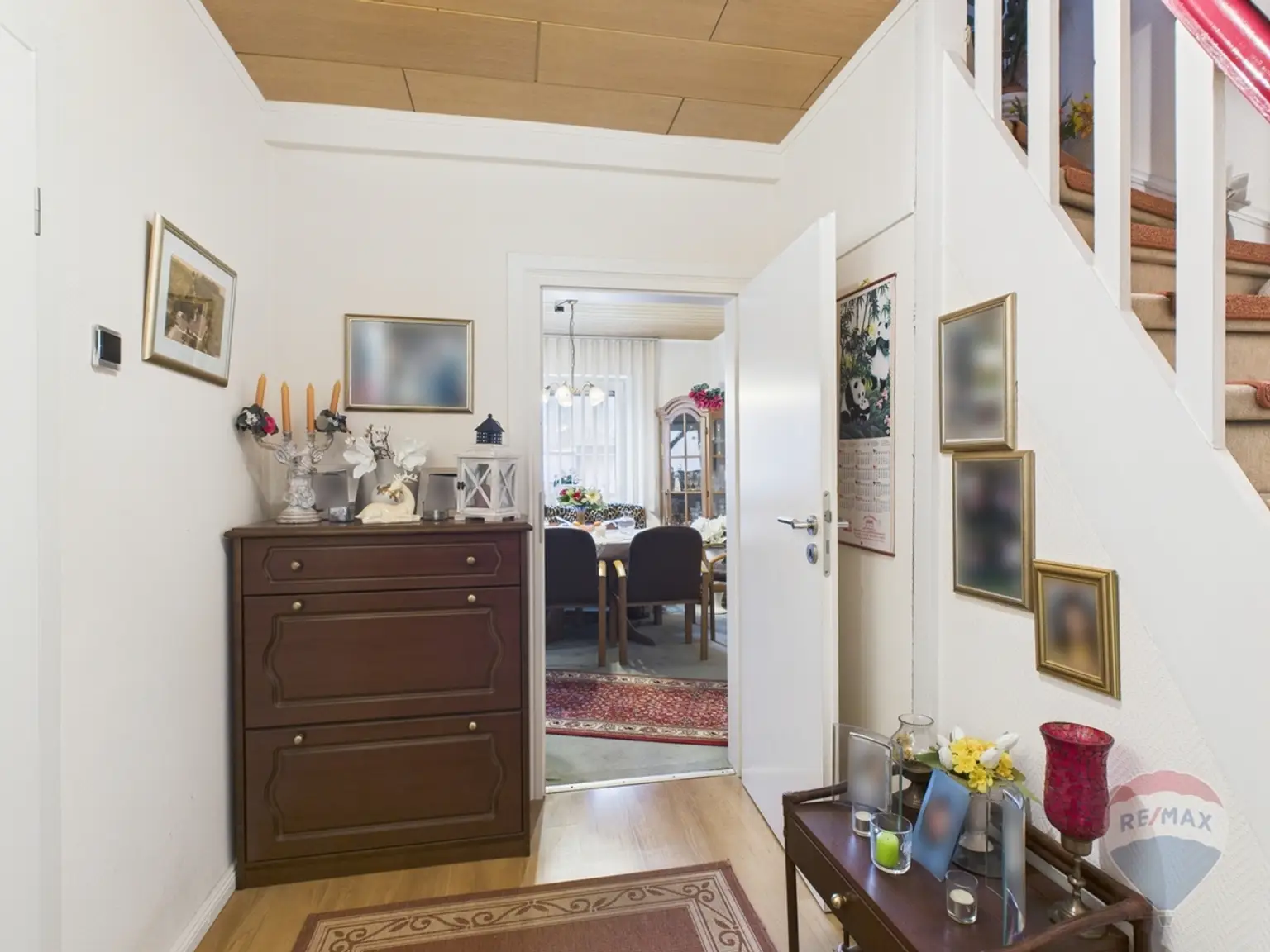 Diele mit Blick ins Wohn-Esszimmer