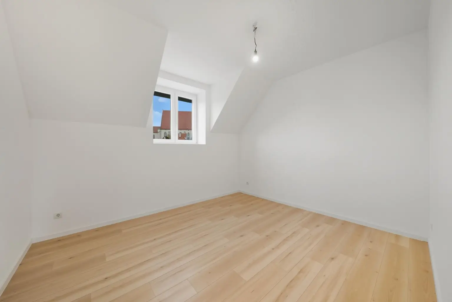 ERSTBEZUG NACH SANIERUNG - 4 Zimmer Dachgeschoss-Wohnung in Eggenburg!