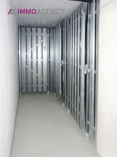 SUPER-GELEGENHEIT - ca 3,53% Rendite - vermietete 3 Zimmer Wohnung mit Terrasse im Zentrum von Wiener Neustadt