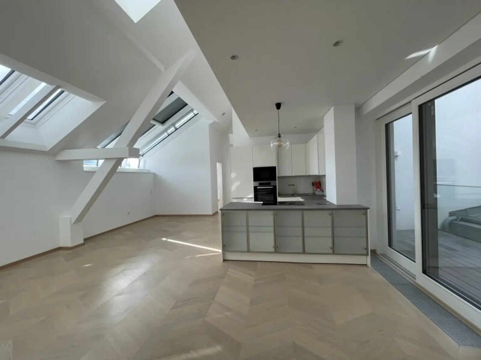 4 Zimmer-Maisonetten-Wohnung mit einer Terrasse und Studio