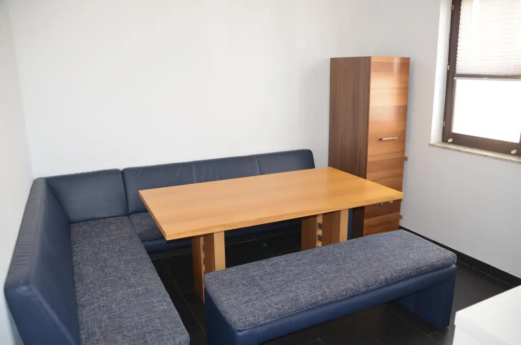 Moderne 4-Zimmer-Wohnung mit Wintergarten und Balkon