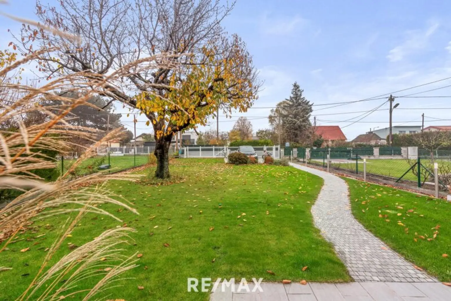 Gartenfläche vor dem Haus