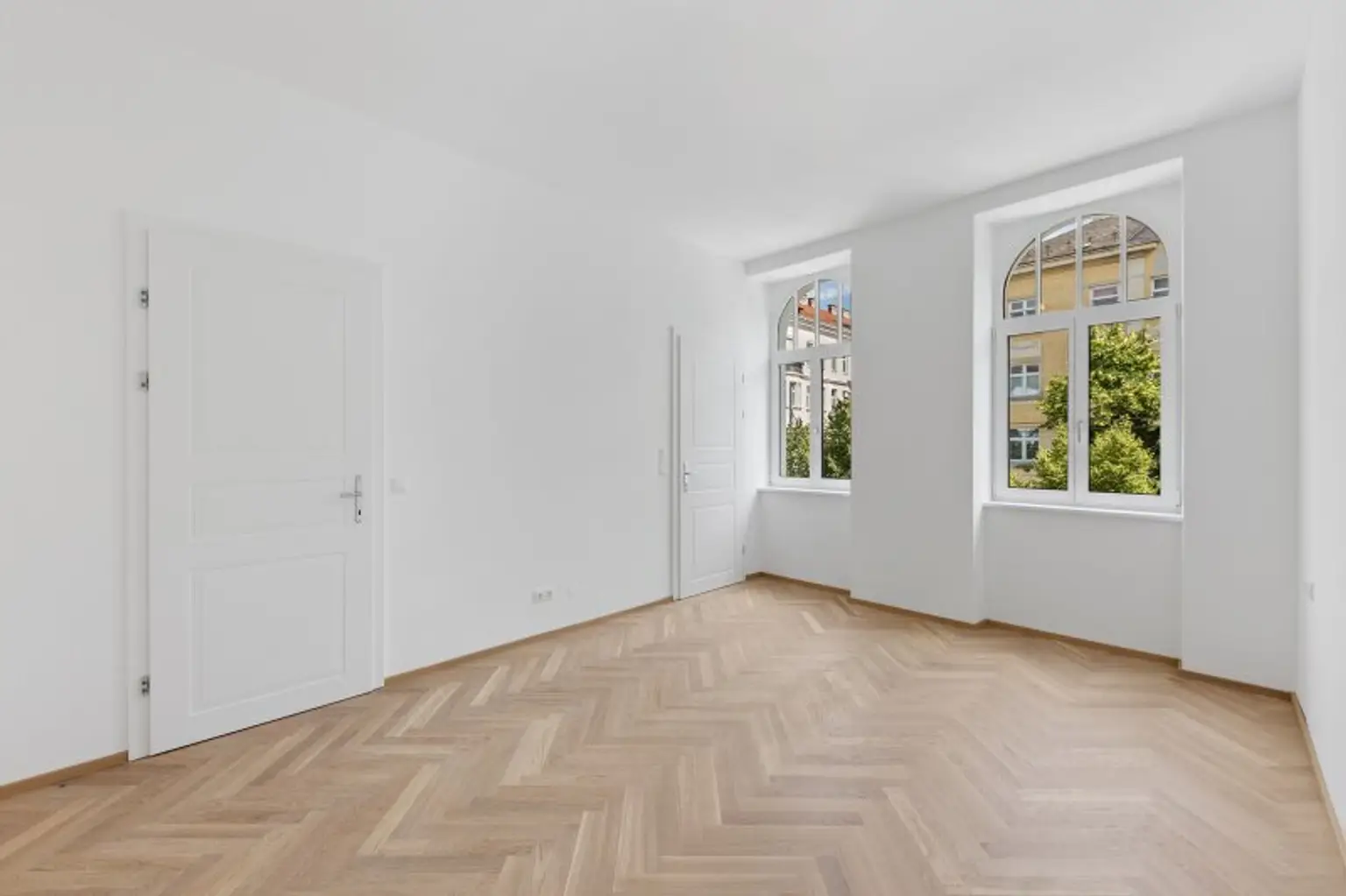 4-Zimmer-Altbaueigentumswohnung in generalsaniertem Altbau mit Balkon