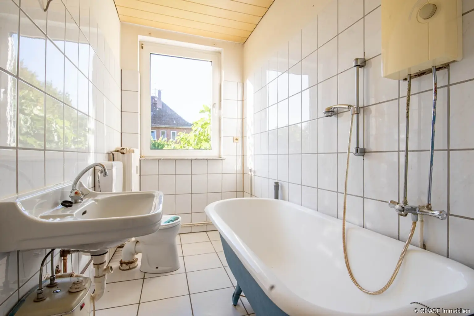 Rechtes Gebäude - OG Badezimmer