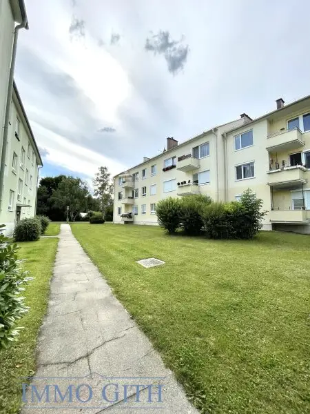 LICHTDURCHFLUTETE CA. 80 m² GROSSE 3-ZIMMER-WOHNUNG MIT BALKON IN GRÜNRUHELAGE VON POTTENSTEIN ZU KAUFEN!
