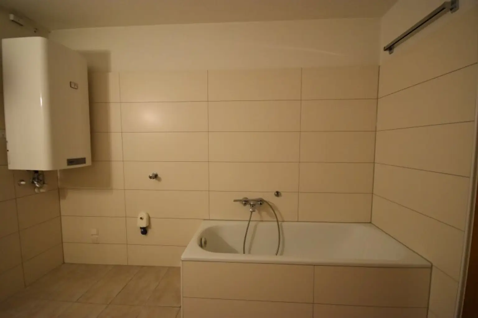 Badebereich - Große 3,5 Zimmer Wohnung mit Loggia Miete Bergheim Salzburg