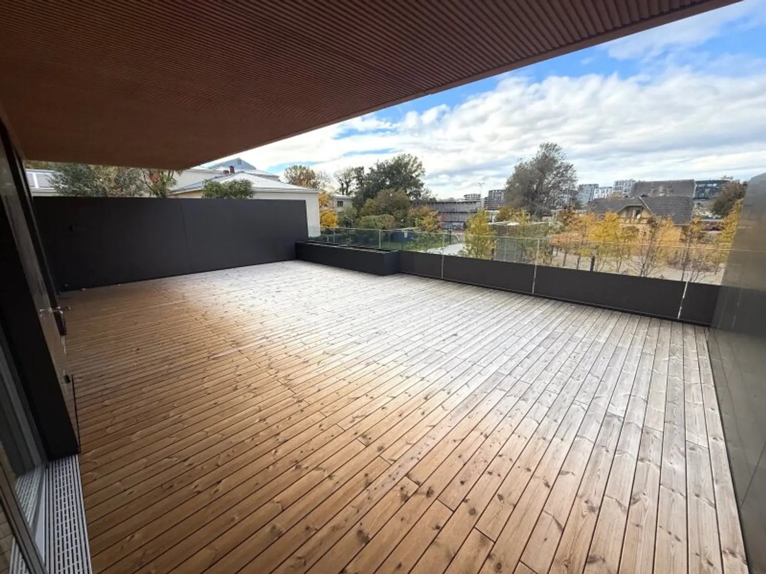 ERSTBEZUG 3 ZIMMER WOHNUNG IM "GRÜNBLICK" VIERTEL ZWEI + TRAUMTERRASSE MIT ca. 64 m² + NUTZUNG INFINITY-AUSSENPOOL, GYM & SAUNA