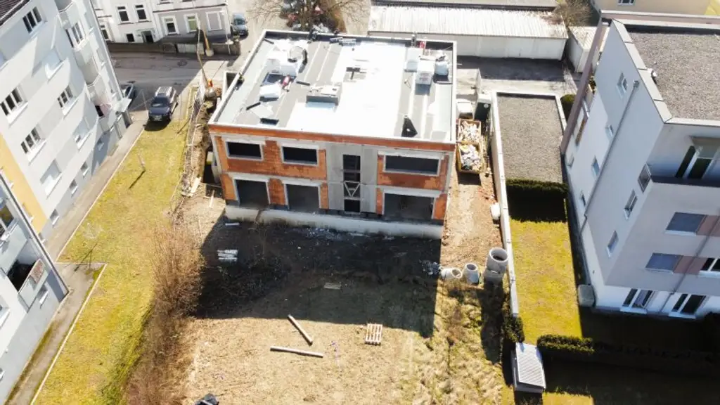 NUR MEHR 1 EINHEIT FREI: Neubau-Erstbezug in Steyr: 3-Zimmer-Wohnung mit Terrasse (provisionsfrei)