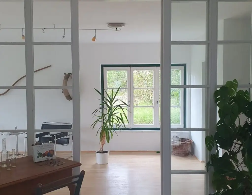 Seewalchen/Attersee: Haus mit großzügigem Platzangebot und freier Bauparzelle nebenan!