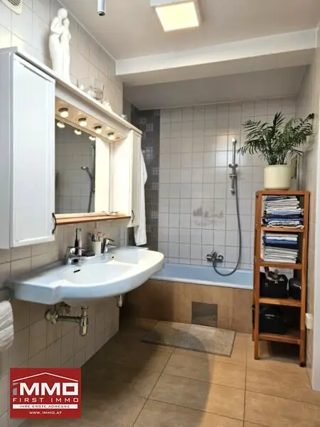 *NEUER PREIS* - TRAUMHAFTE DACHGESCHOSSWOHNUNG MIT LOGGIA IN LANGENZERSDORF