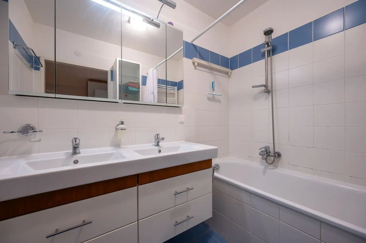 Charmante Wohn-Oase mitten in der Stadt - 126m² Wohnraum, + Terrasse, + Garten, Stellplatz und viel Komfort!