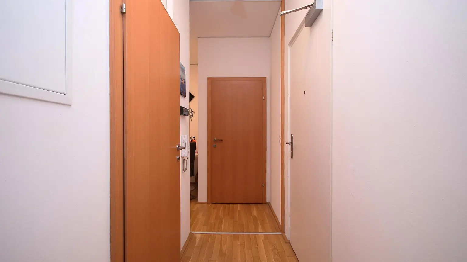 Eingangsbereich mit Blick Abstellraum