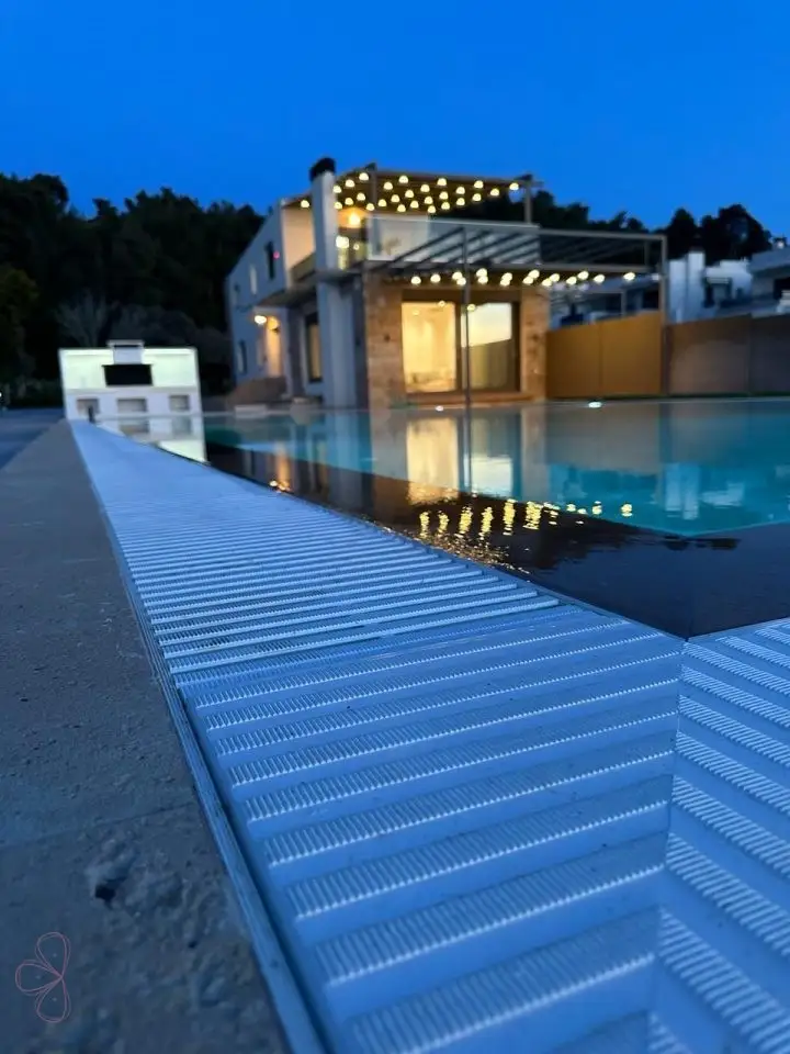 Erste Villa am Ufer – Ihr privates Paradies in Posidi