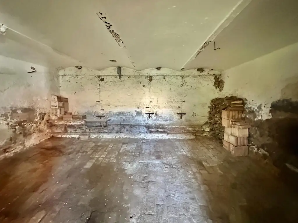 Ländliches Paradies - Sanierungsbedürftiges Landhaus auf großem Grundstück!