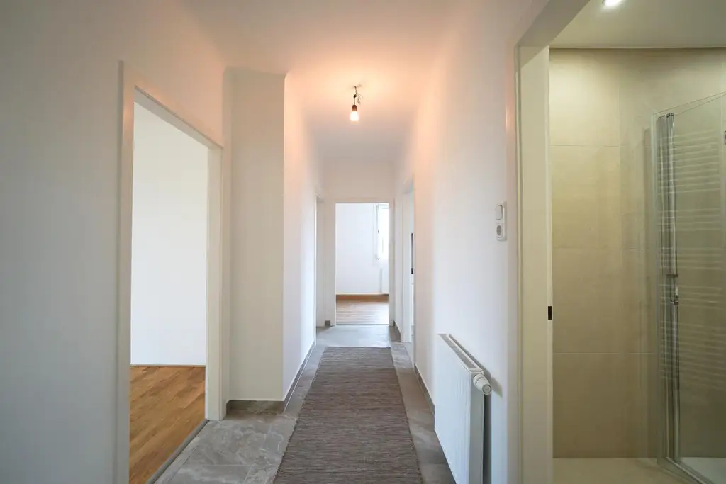 ERSTBEZUG NACH GENERALSANIERUNG – 3-Zimmer-Mietwohnung mit Balkon, Keller & Garage