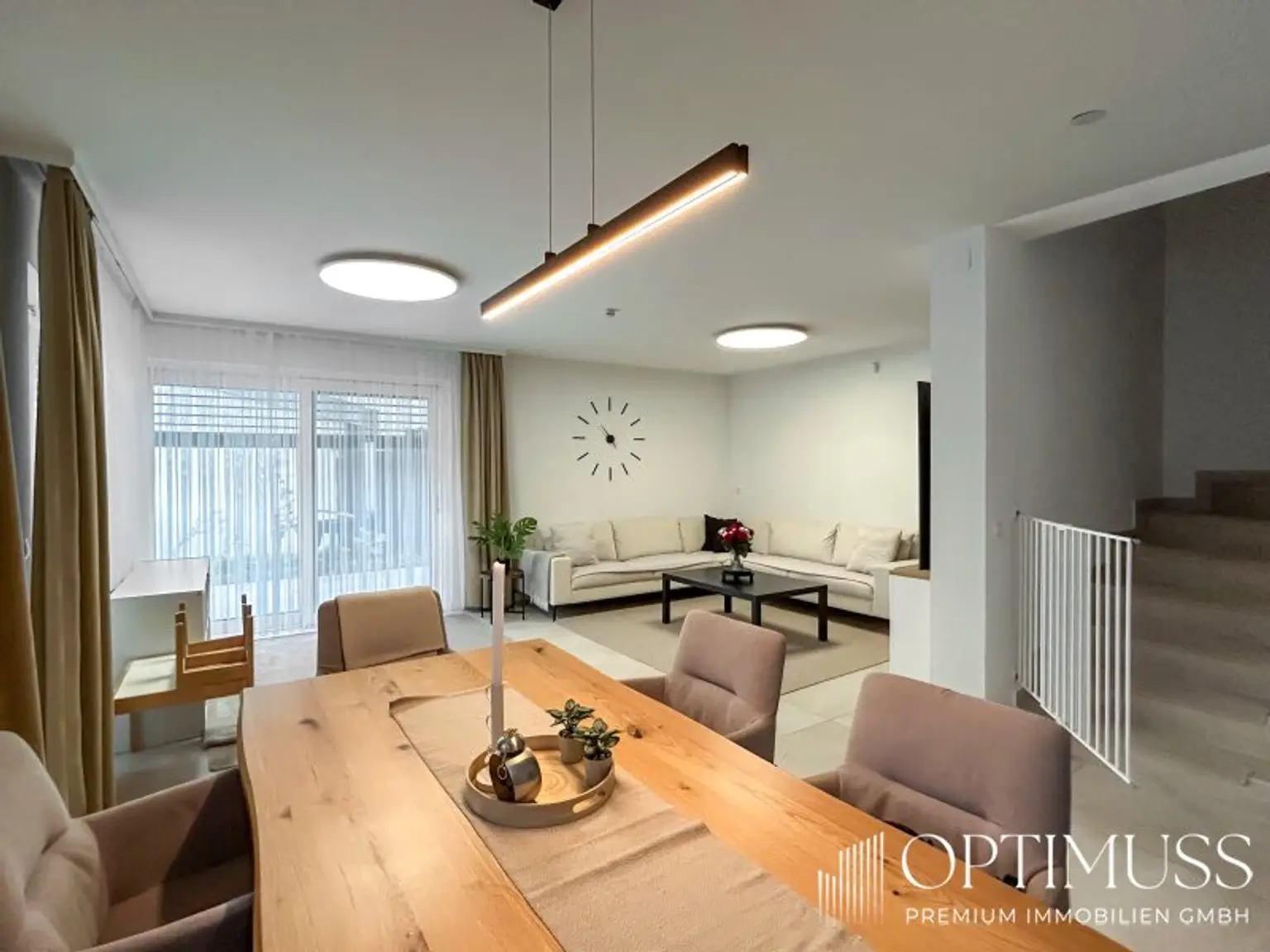 Moderne Doppelhaushälfte mit Terrasse, Pool , Garten & hochwertiger Ausstattung - Exklusives Wohnen in Gerasdorf !